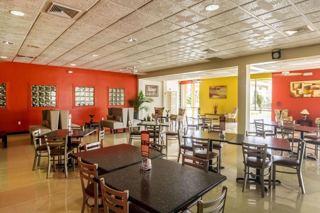 Clarion Inn Near Mcallen Airport Exterior photo